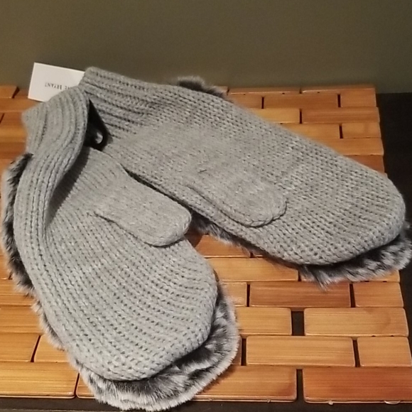 Lane Bryant gray mittens, NWT - Picture 4 of 4